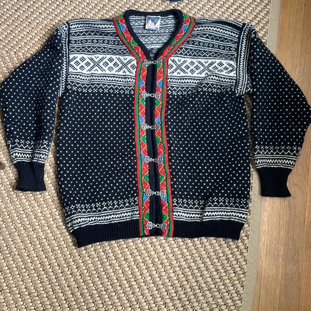 Dale of Norway traditional wool Norwegian sweater